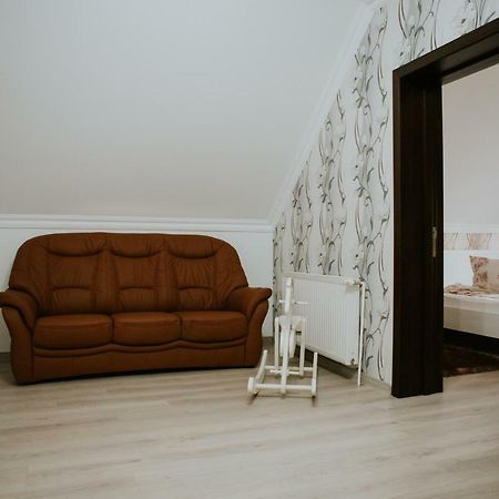 Hotel-Restaurant Milenium Salonta Экстерьер фото