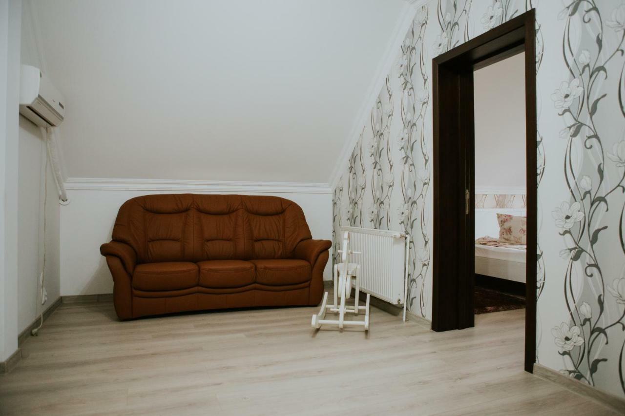 Hotel-Restaurant Milenium Salonta Экстерьер фото