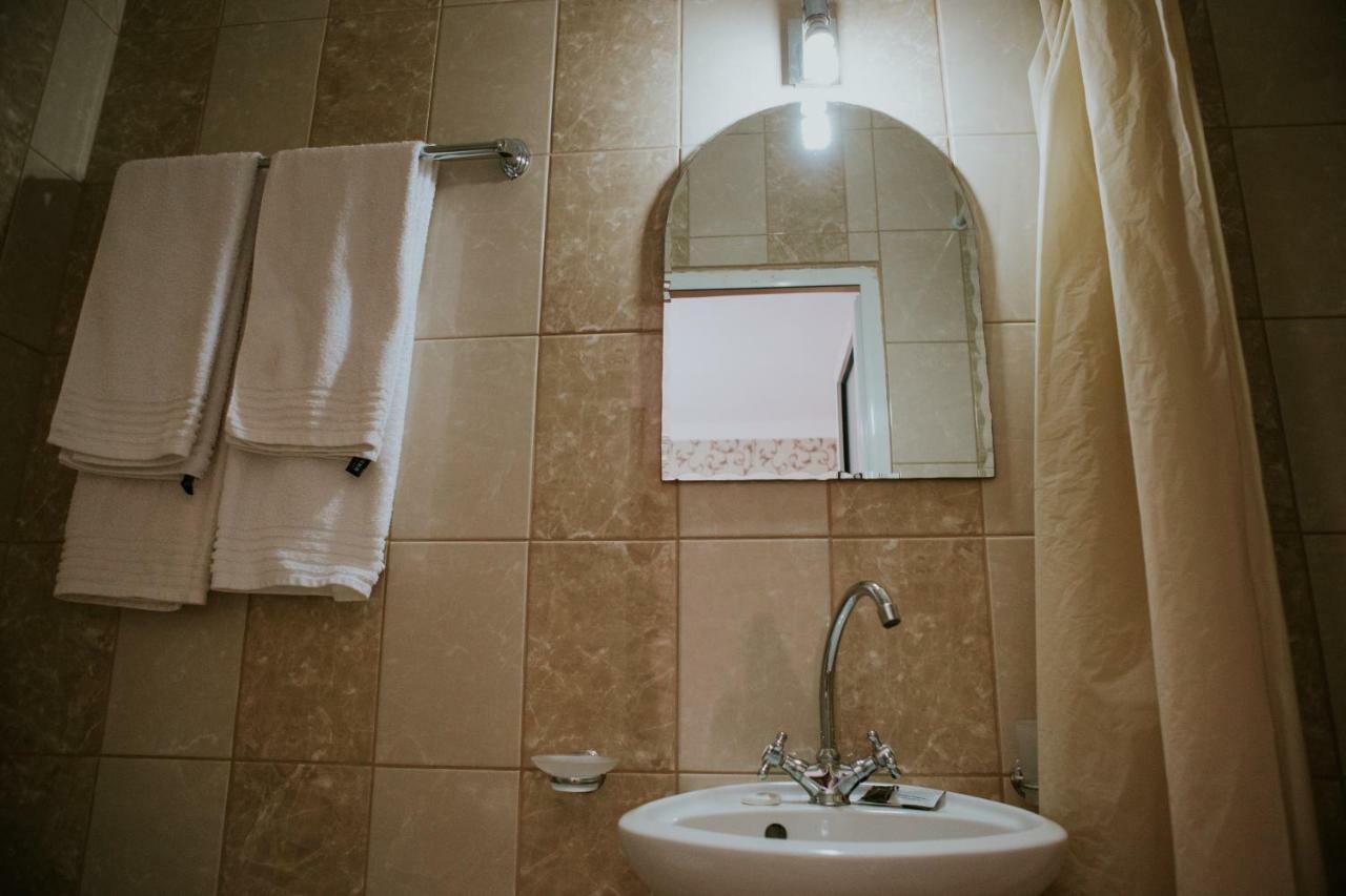 Hotel-Restaurant Milenium Salonta Экстерьер фото