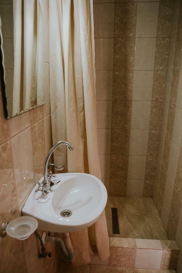 Hotel-Restaurant Milenium Salonta Экстерьер фото