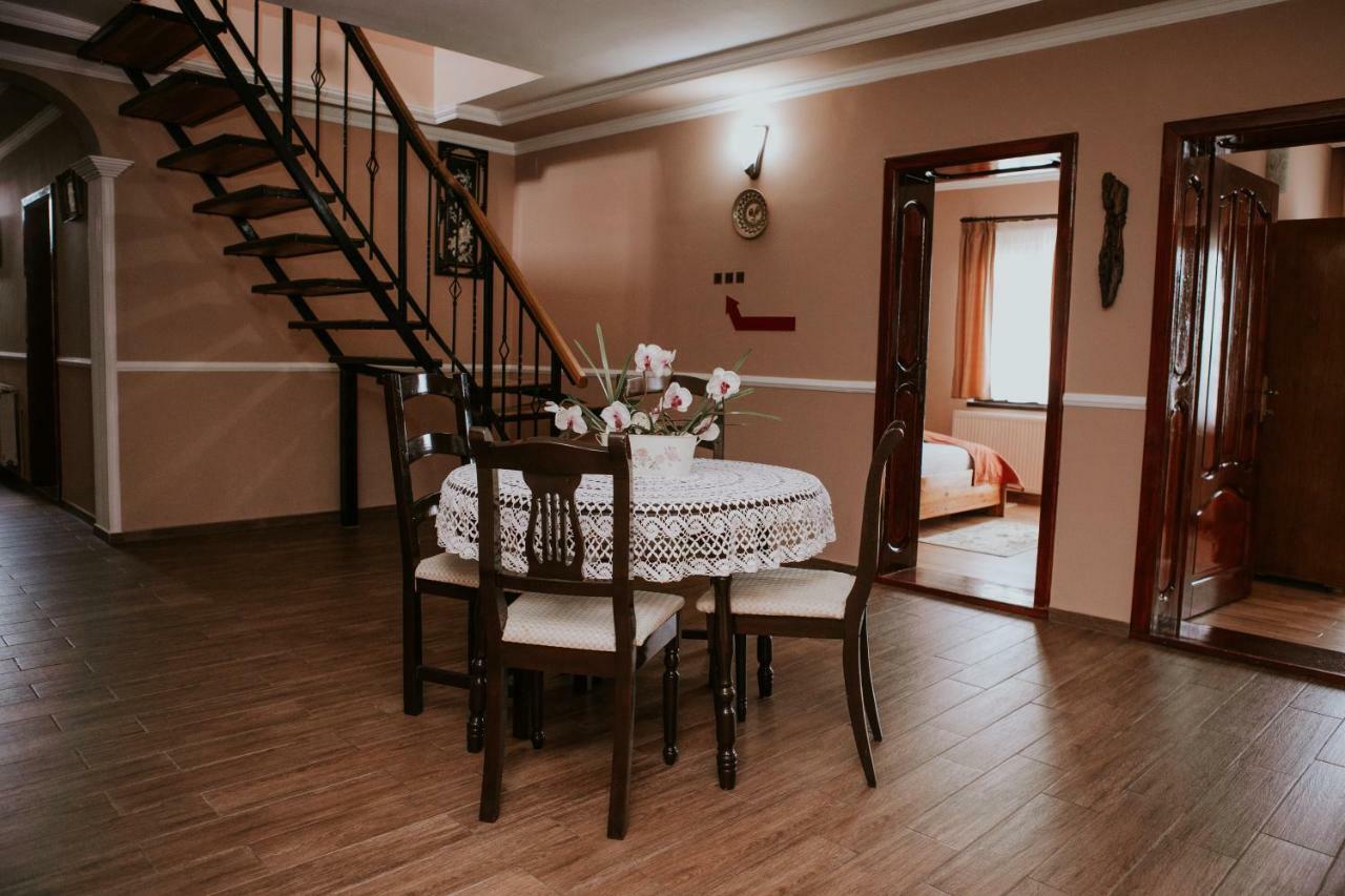 Hotel-Restaurant Milenium Salonta Экстерьер фото