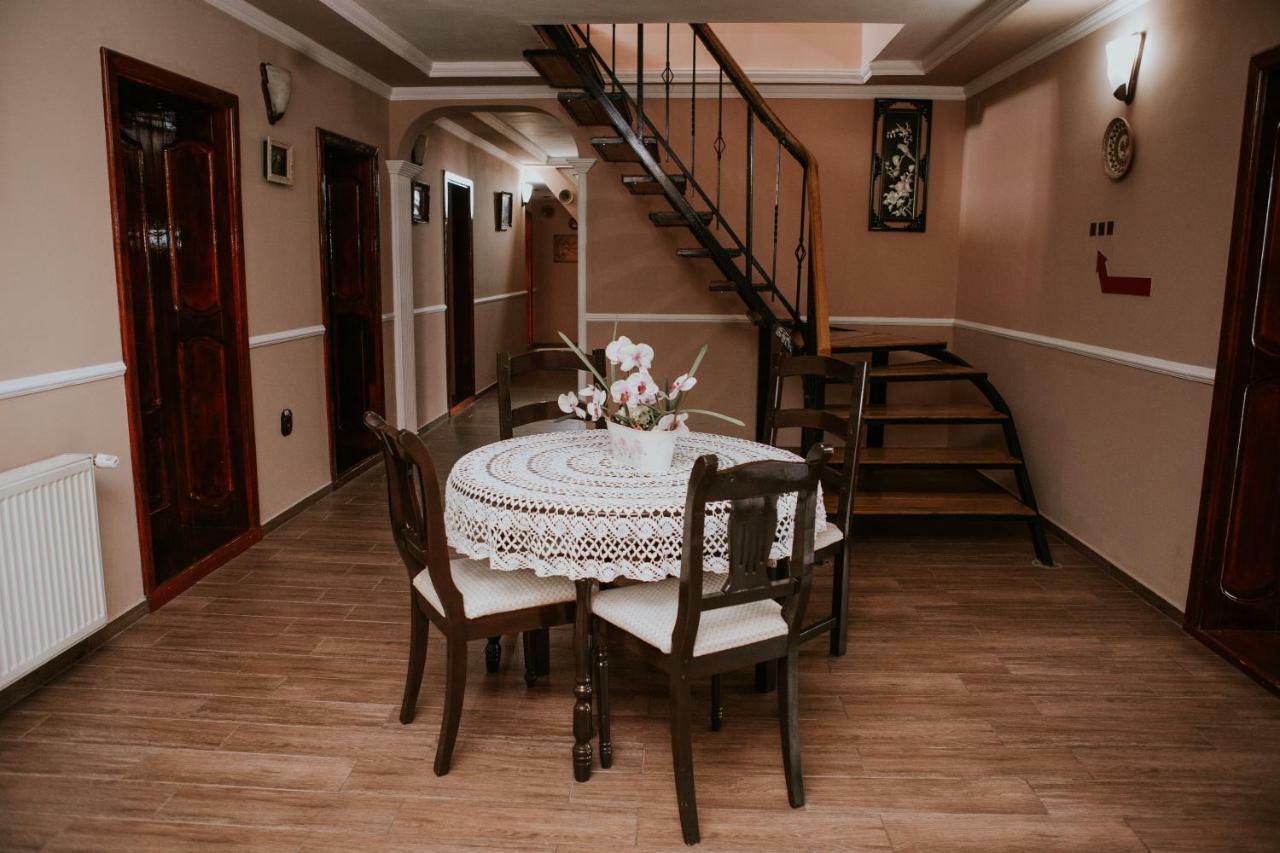 Hotel-Restaurant Milenium Salonta Экстерьер фото