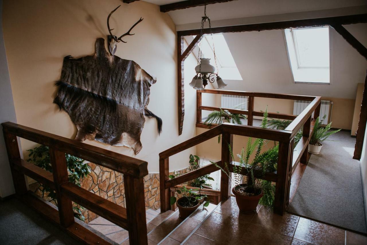 Hotel-Restaurant Milenium Salonta Экстерьер фото