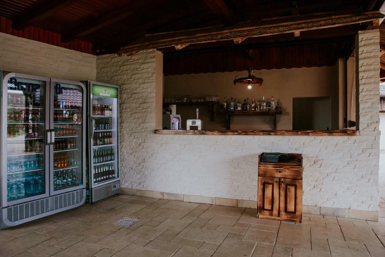 Hotel-Restaurant Milenium Salonta Экстерьер фото