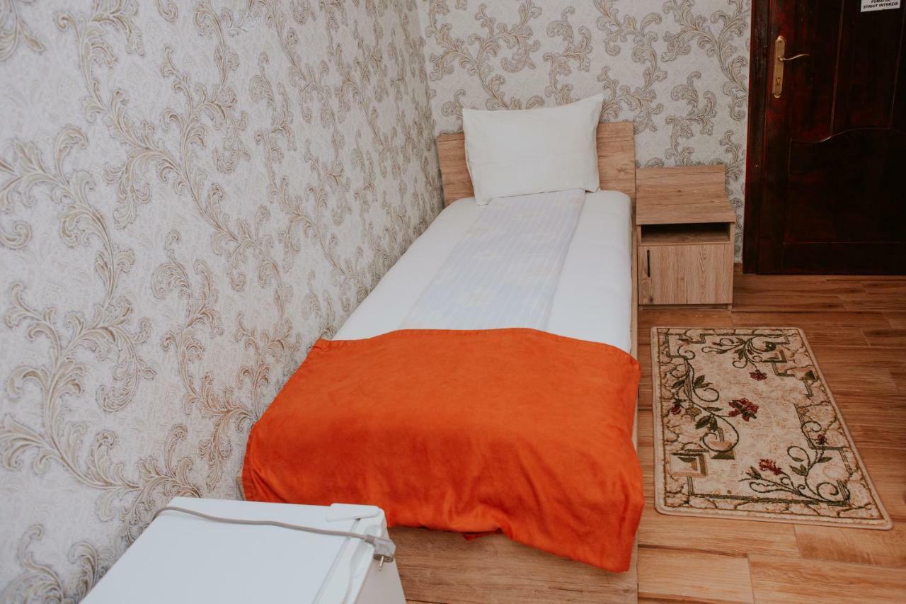 Hotel-Restaurant Milenium Salonta Экстерьер фото