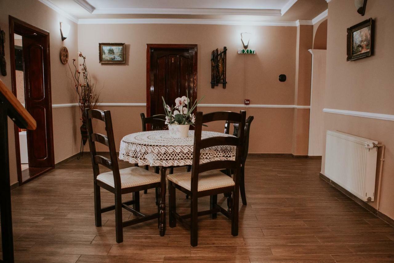 Hotel-Restaurant Milenium Salonta Экстерьер фото