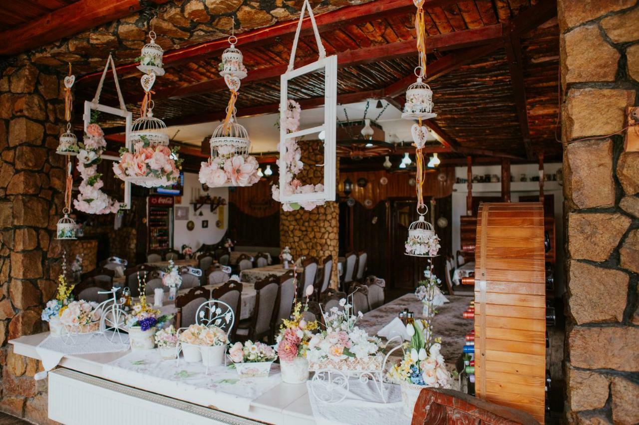 Hotel-Restaurant Milenium Salonta Экстерьер фото