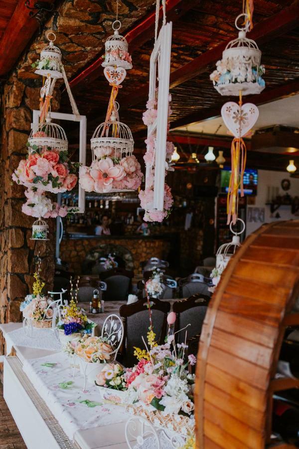 Hotel-Restaurant Milenium Salonta Экстерьер фото